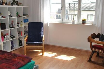 möbliertes Zimmer in 3er Frauen-Wg., 400,- plus Strom