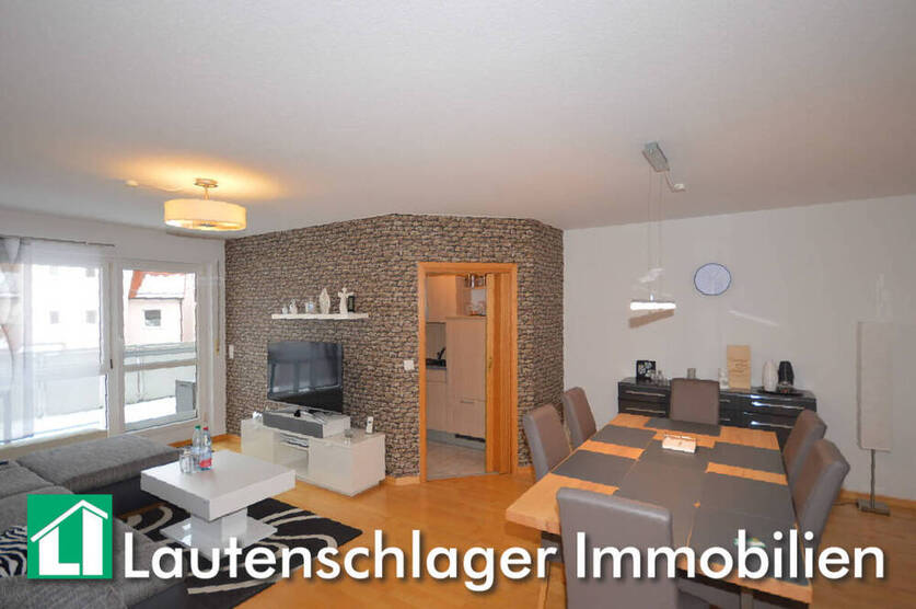 Sehr gute zentrale Lage! Attraktive 3,5-Zimmer-Wohnung mit großem Balkon in Neumarkt i.d.OPf.