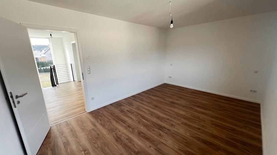 Einfamilienhaus Bodenwöhr - 5 Zimmer, 161 m&sup2;, 1.300&euro; | Angebot:25989342