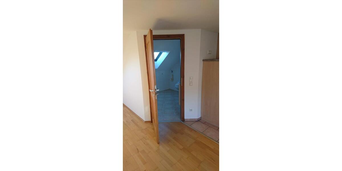 Dachgeschoßwohnung Bockhorn - 1 Zimmer, 35 m&sup2;, 525&euro; | Angebot:26032273