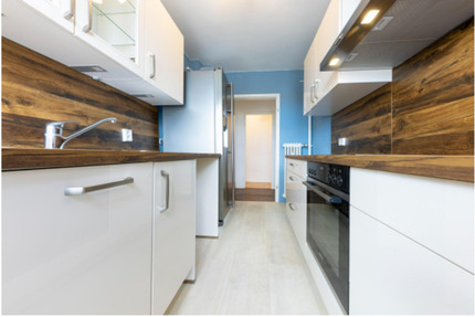 Helles WG-Zimmer für eine Frau VB 1 zimmer