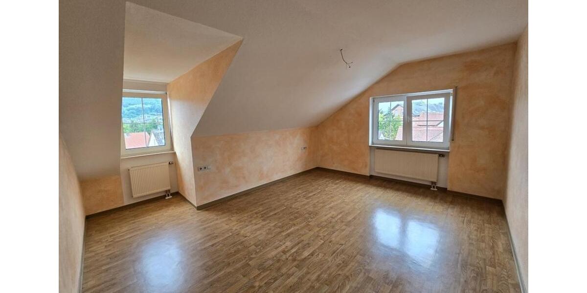 Höchst i. Odw.: schöne 3-Zimmer-Wohnung im Dachgeschoss 3 zimmer