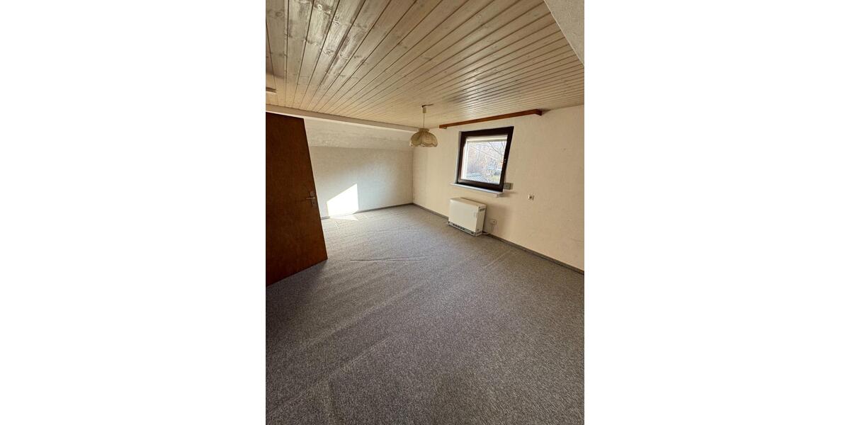 Einfamilienhaus Reichshof - 11 Zimmer, 315 m&sup2;, 1.700&euro; | Angebot:25151779