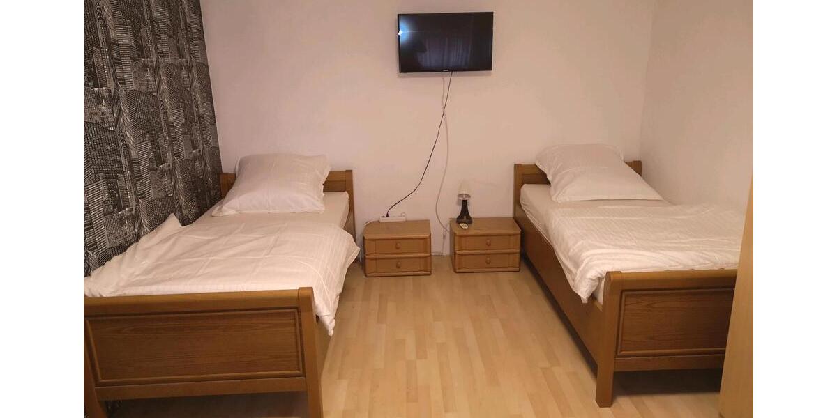 Wohnen auf Zeit Grevenbroich Hemmerden - 8 Zimmer, 200 m&sup2;, 15&euro; | Angebot:26342384