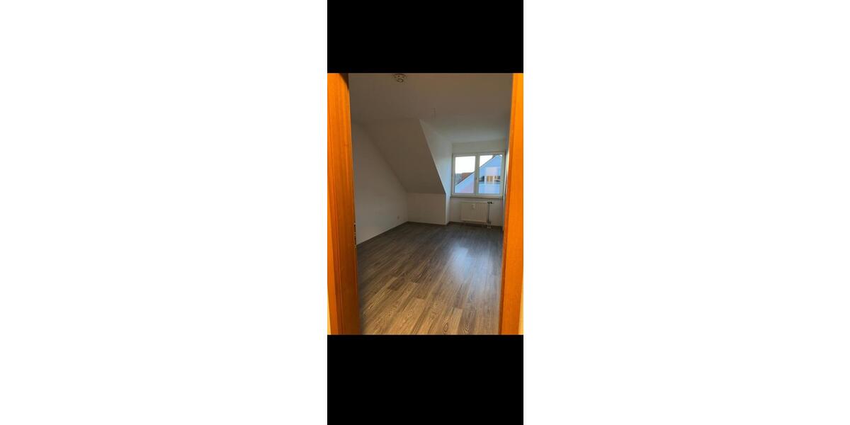 Dachgeschoßwohnung Hainichen - 2 Zimmer, 51 m&sup2;, 275&euro; | Angebot:26057023