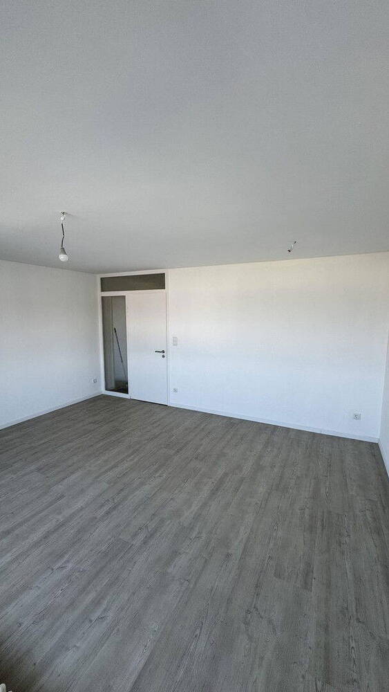 Frisch sanierte 2-Zimmer-Wohnung mit neuer EBK und Garage
