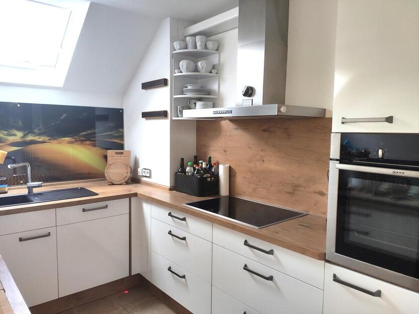 Schöne 4,5-Zi-DG-Wohnung m. Einbauküche in Oberursel-Weißkirchen Vermietung auf Zeit ( 6-15 Monate)