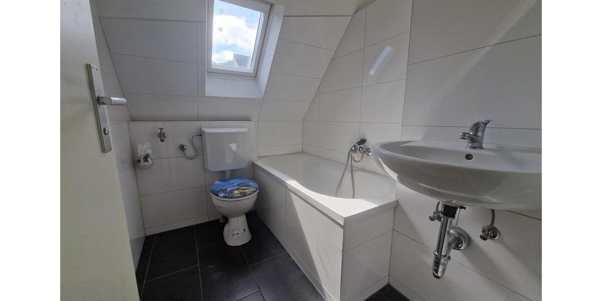 Dachgeschoßwohnung Werdohl - 3 Zimmer, 63 m&sup2;, 320&euro; | Angebot:26663117