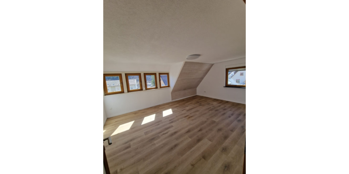 Dachgeschoßwohnung Albstadt - 3 Zimmer, 72 m&sup2;, 700&euro; | Angebot:23183921