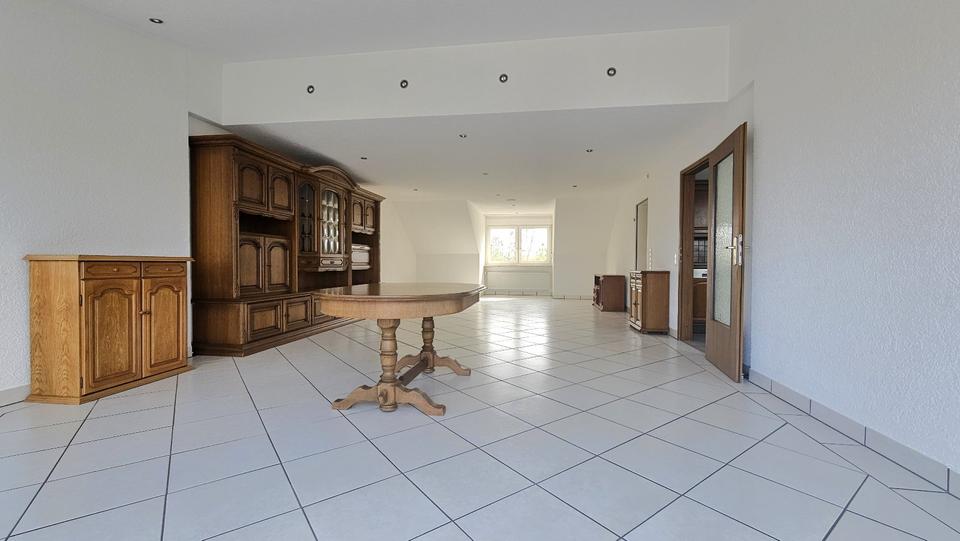 Dachgeschoßwohnung Walldürn - 3 Zimmer, 116 m&sup2;, 900&euro; | Angebot:25855227