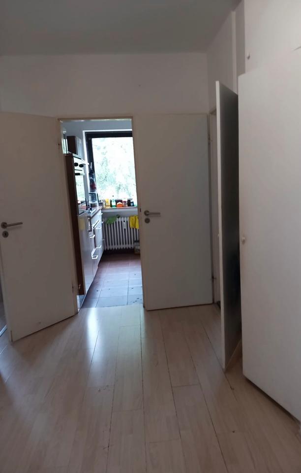 ANSPRECHENDE 3- Zimmer- Wohnung EBK, 2-MAL BALKON, GARAGE