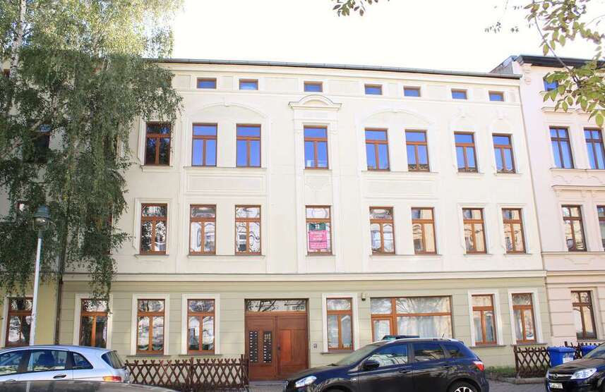 großzügige 3 Zimmer-Wohnung mit Einbauküche *ideal für WG oder Familien*