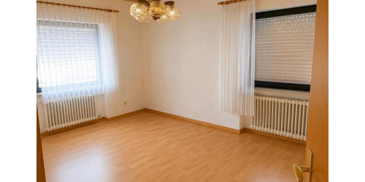 Etagenwohnung Haiger - 5 Zimmer, 130 m&sup2;, 1.300&euro; | Angebot:26506884