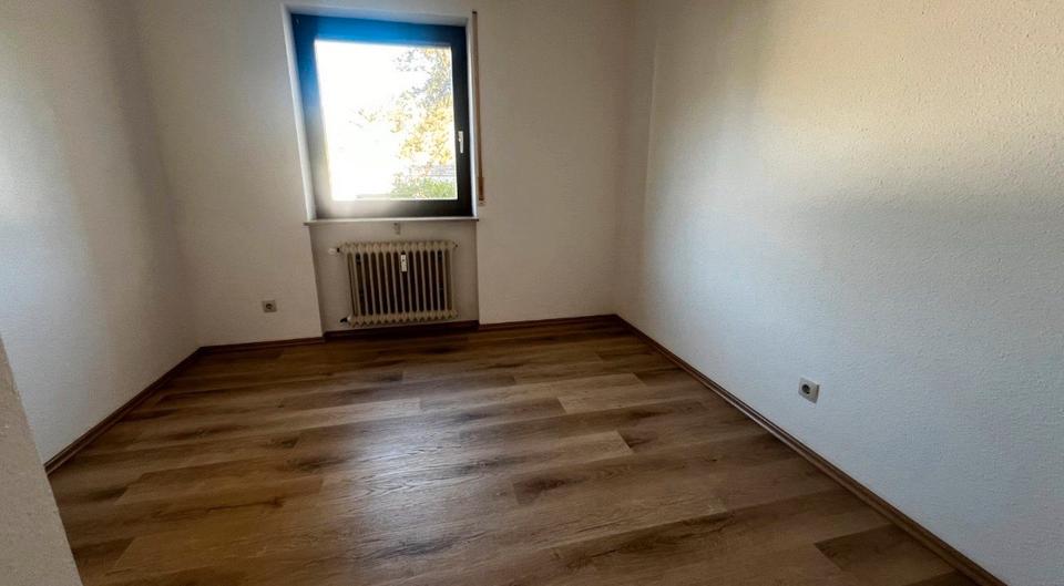 Erdgeschoßwohnung Waldshut-Tiengen Tiengen - 3.5 Zimmer, 90 m&sup2;, 1.000&euro; | Angebot:26483132