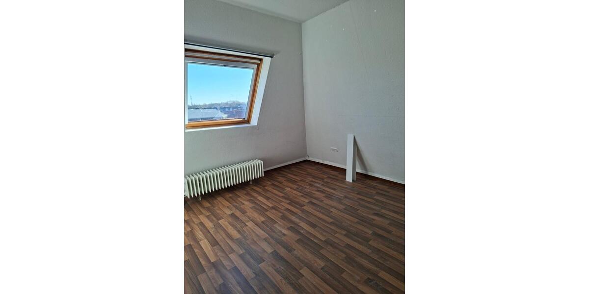 Dachgeschoßwohnung Emden - 4 Zimmer, 68 m&sup2;, 455&euro; | Angebot:25791724