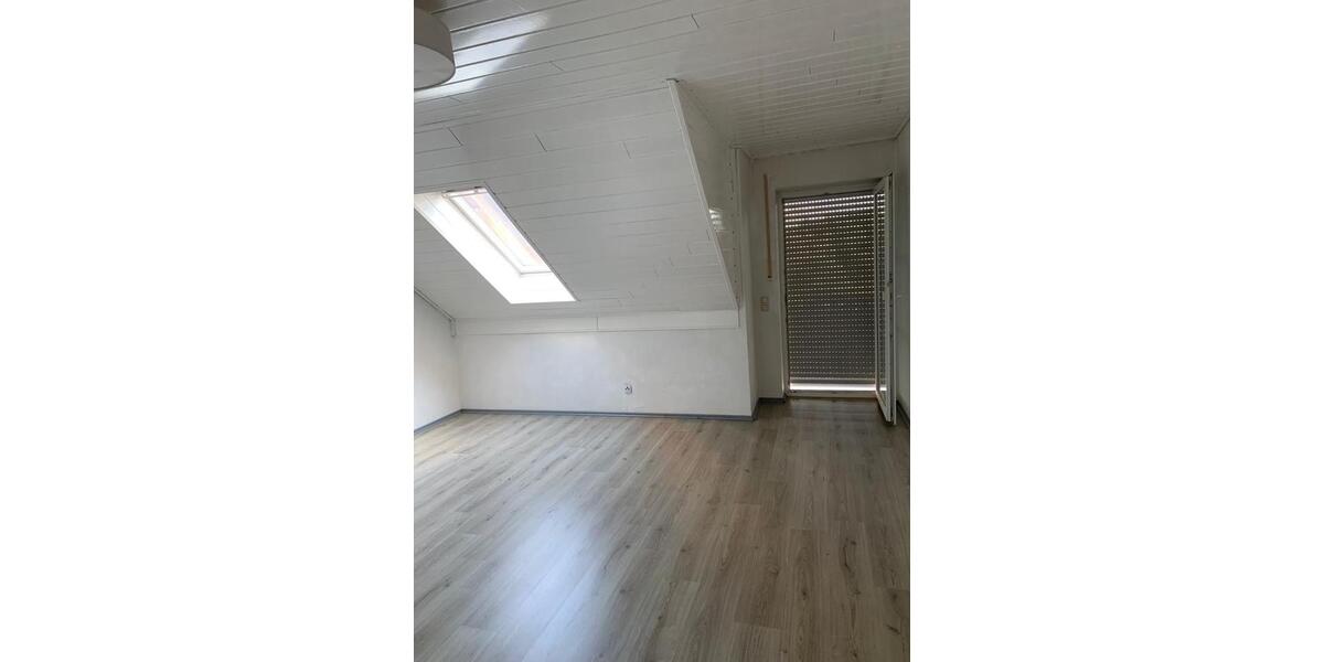 Etagenwohnung Döhlau - 4 Zimmer, 100 m&sup2;, 788&euro; | Angebot:26269088