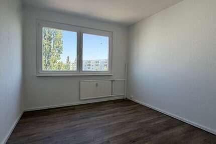 Wohnung Halle (Saale) Silberhöhe - 4 Zimmer, 65 m&sup2;, 400&euro; | Angebot:27003851