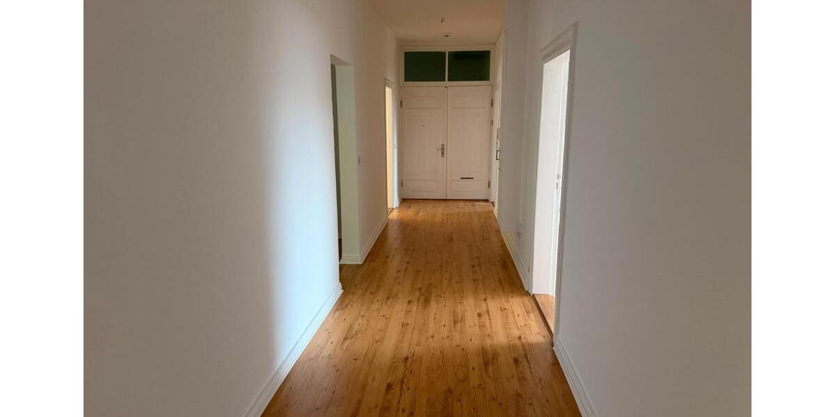 Dachgeschoßwohnung Kiel - 4 Zimmer, 127 m&sup2;, 1.490&euro; | Angebot:26625648