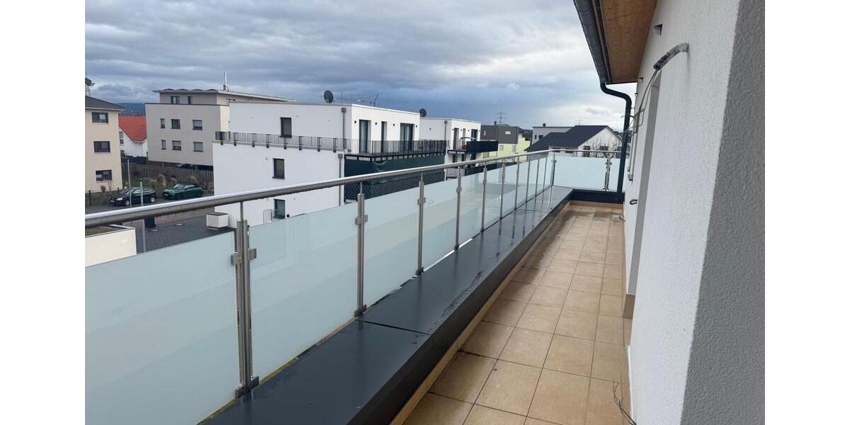 Dachgeschoßwohnung Rheinhausen - 4 Zimmer, 102 m&sup2;, 1.650&euro; | Angebot:24891175