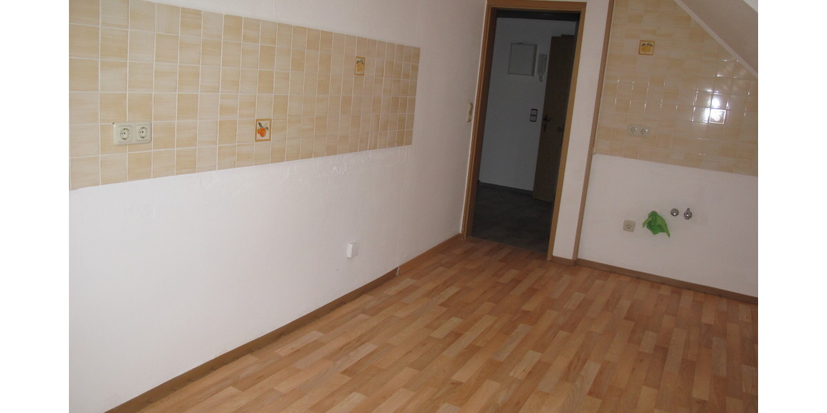 Drei-Zimmer-Dachwohnung in ruhiger Lage mit guter Fernsicht - Etagenwohnung Lauter-Bernsbach Bernsbach | Angebot:14517910