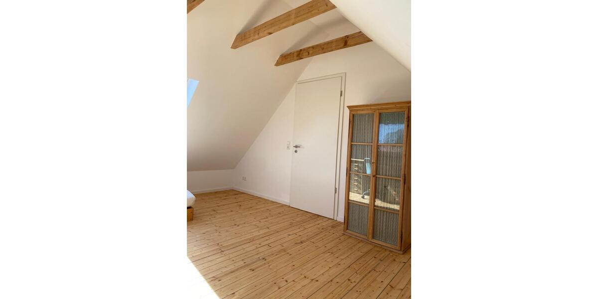 Dachgeschoßwohnung Freiburg im Breisgau Ebnet - 3 Zimmer, 50 m&sup2;, 1.200&euro; | Angebot:26440315