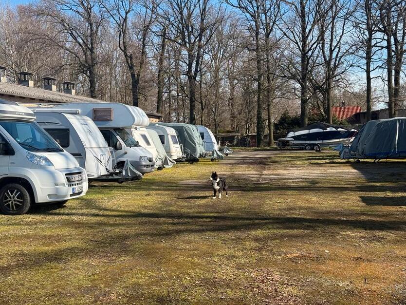 Stellplatz Wohnwagen, Wohnmobil, Boot, Container, Baumaterial....