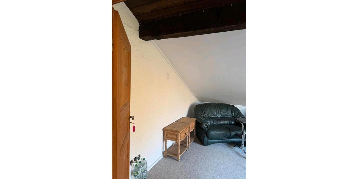 Dachgeschoßwohnung Königswinter - 3 Zimmer, 130 m&sup2;, 1.000&euro; | Angebot:25920056