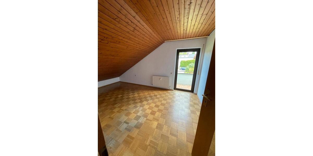 Dachgeschoßwohnung Obersulm - 3 Zimmer, 65 m&sup2;, 990&euro; | Angebot:26099183