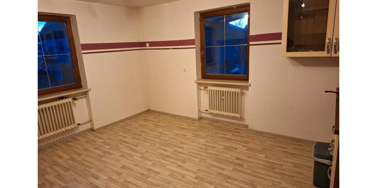 Erdgeschoßwohnung Kröning - 5 Zimmer, 90 m&sup2;, 300&euro; | Angebot:24445502