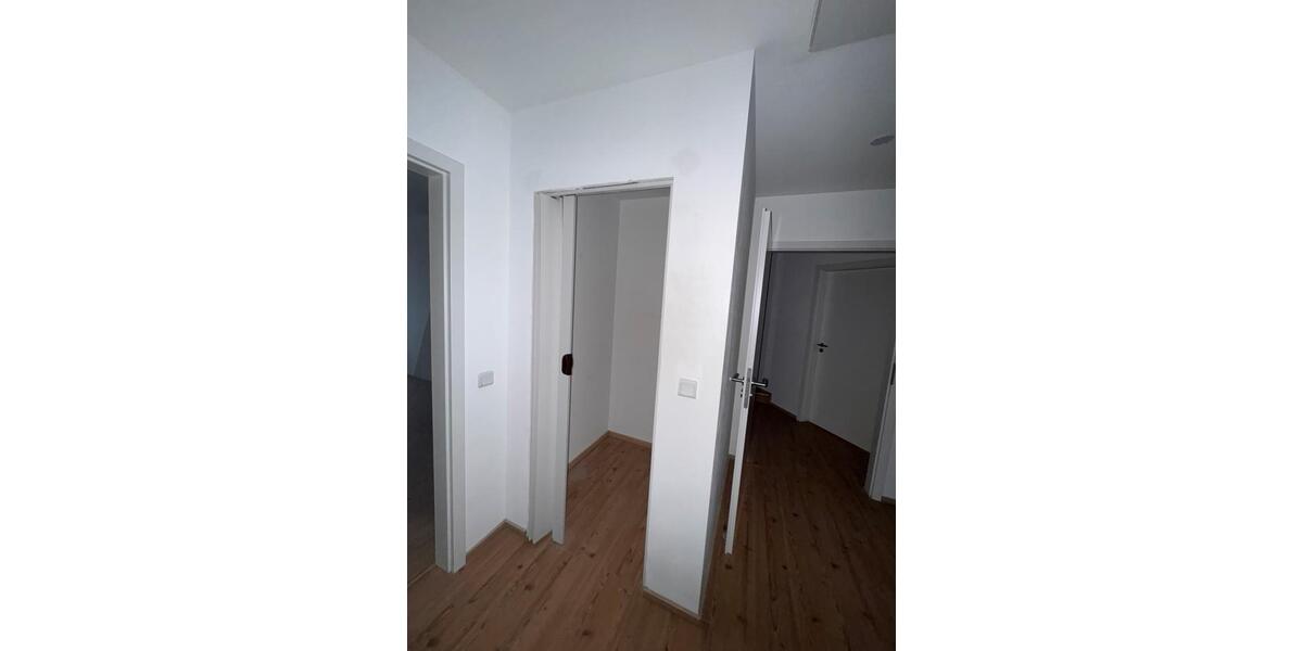 Dachgeschoßwohnung Coburg - 3 Zimmer, 80 m&sup2;, 650&euro; | Angebot:26039143