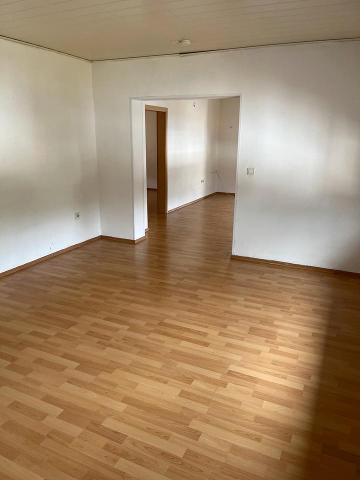 Schöne Wohnung zu Vermieten - 5 Zimmer - FürthenOpsen