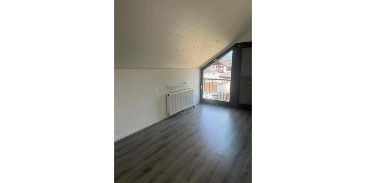 Dachgeschoßwohnung Klettgau - 2.5 Zimmer, 45 m&sup2;, 600&euro; | Angebot:26705306