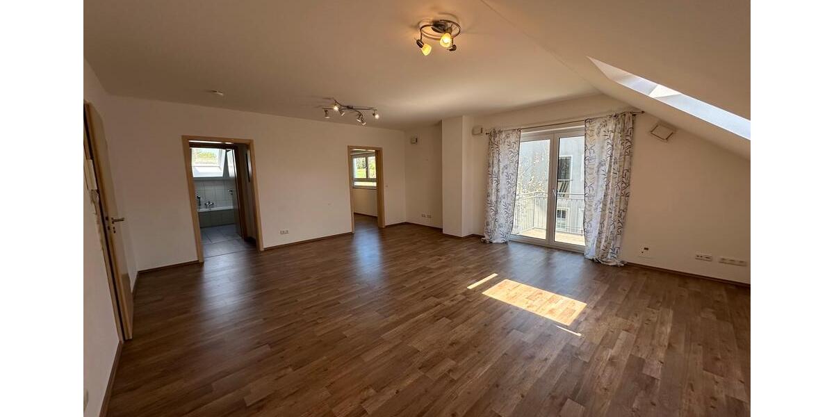 Dachgeschoßwohnung Pentling - 2 Zimmer, 76 m&sup2;, 1.205&euro; | Angebot:26505545