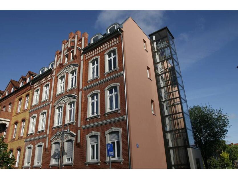 Sanierte barrierefreie Altbau 2-Raum Wohnung direkt im Zentrum!