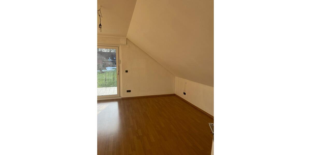 Dachgeschoßwohnung Ostercappeln - 4 Zimmer, 140 m&sup2;, 750&euro; | Angebot:24850220