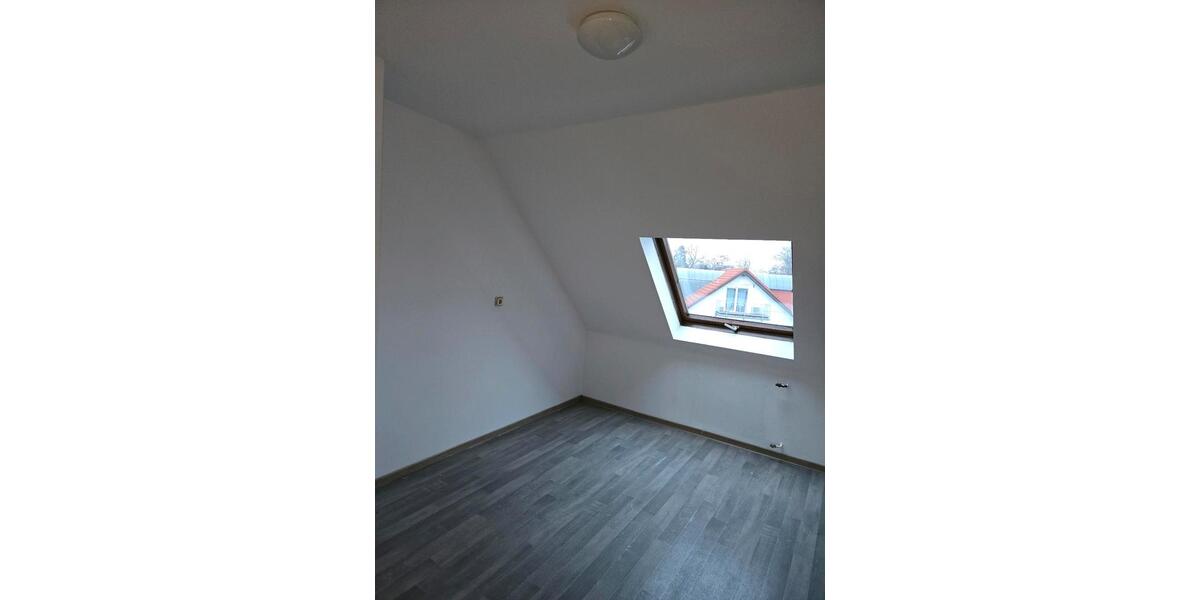 Dachgeschoßwohnung Rüsselsheim am Main - 2 Zimmer, 67 m&sup2;, 1.050&euro; | Angebot:24878832