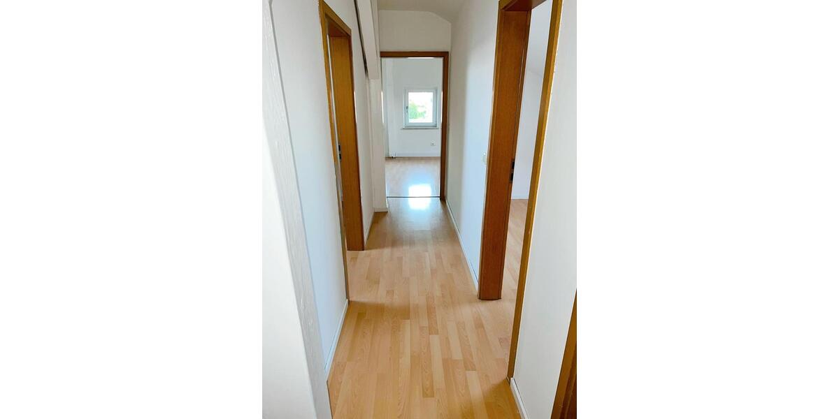 Dachgeschoßwohnung Salzweg - 4 Zimmer, 80 m&sup2;, 680&euro; | Angebot:24748402
