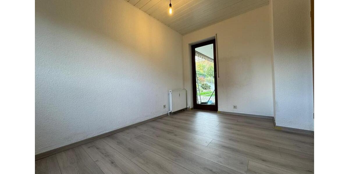 Erdgeschoßwohnung Wiesbaden Nordost - 4 Zimmer, 133 m&sup2;, 1.300&euro; | Angebot:25417642