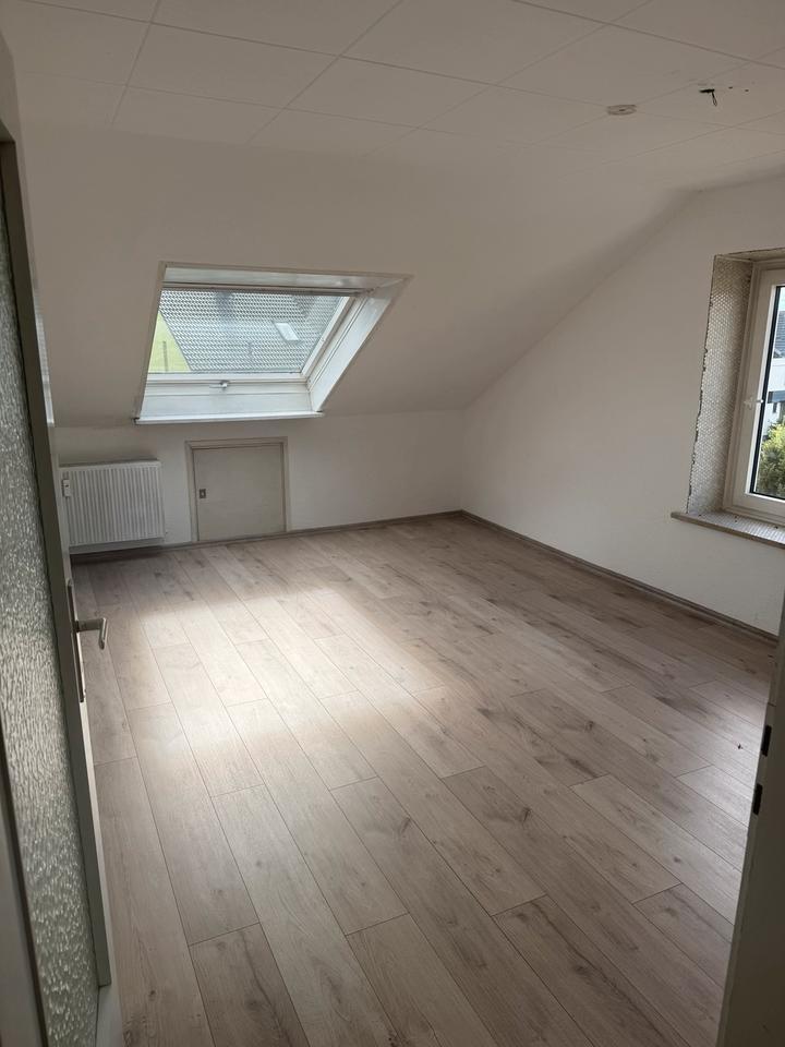 Helle 4-Zimmer-Dachgeschos, 90 m², max. 5 Personen zimmer