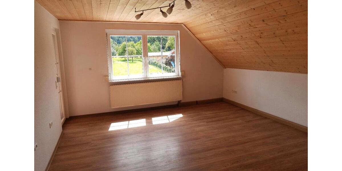 Dachgeschoßwohnung Bad Königshofen im Grabfeld - 6 Zimmer, 124 m&sup2;, 900&euro; | Angebot:26199518
