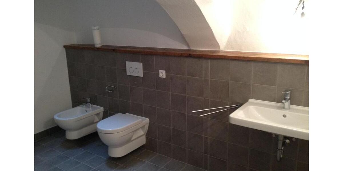 Etagenwohnung Burghausen - 2 Zimmer, 107 m&sup2;, 1.025&euro; | Angebot:25378085