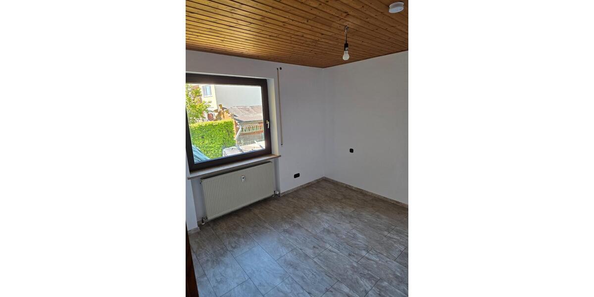 Erdgeschoßwohnung Breitengüßbach - 5 Zimmer, 128 m&sup2;, 1.250&euro; | Angebot:26409777