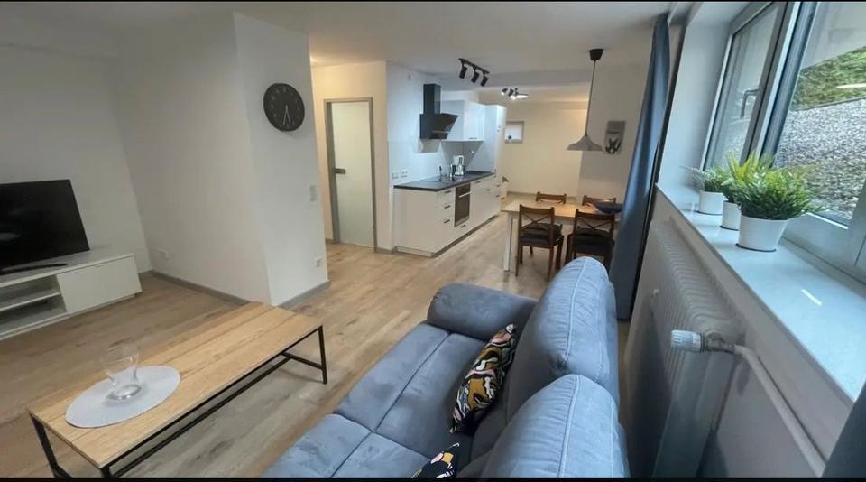 Helle gemütliche SouterrainWohnung in Köln Eil - Wohnung auf Zeit