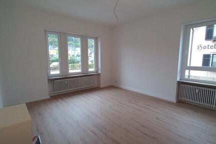 Großes Zimmer in Altbau-WG mit idealer Bahn-Anbindung 1 zimmer