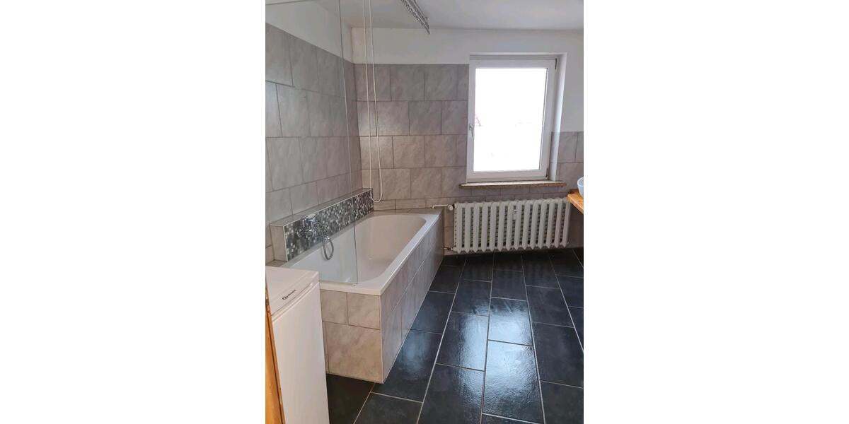 Etagenwohnung Eisenhüttenstadt - 3 Zimmer, 93 m&sup2;, 1.000&euro; | Angebot:25189748