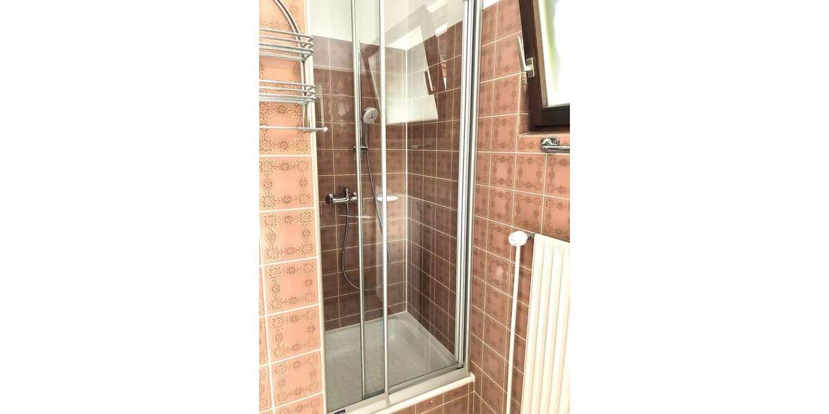 LÄNDLICH: TRAUMAUSSICHT, GROSSES FAMILIENHAUS, EINBAUKÜCHE, 2 STELLPLÄTZE 6 zimmer