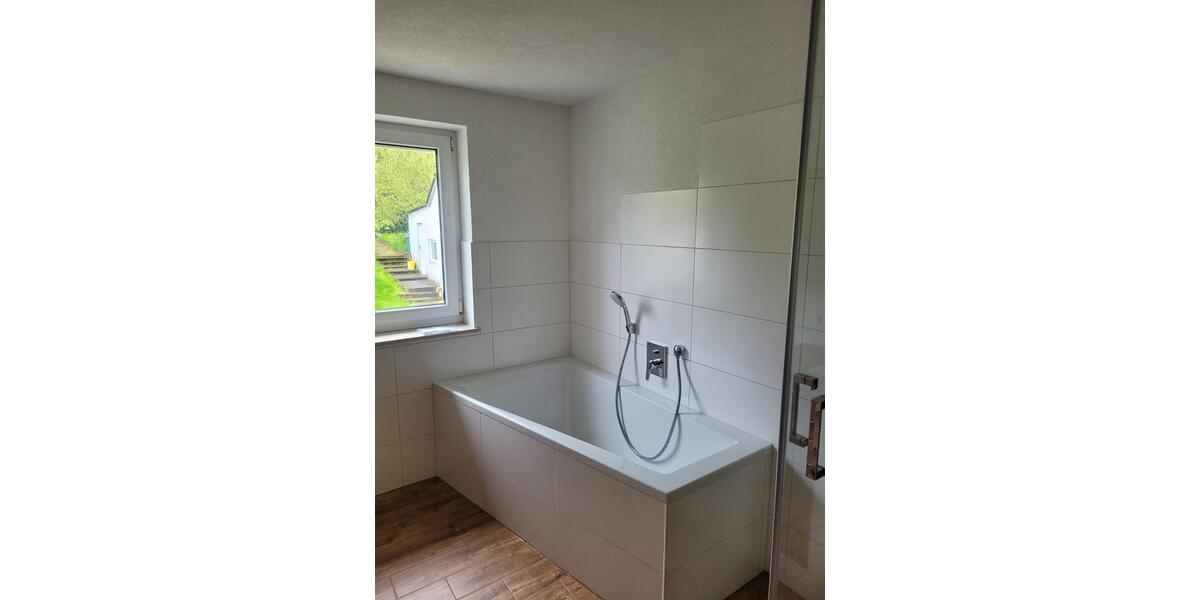 Modernisierte Doppelhaushälfte mit sieben Zimmern 7 zimmer