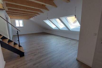 Loft-Feeling. Große Wohnung mit Galerie 2 zimmer