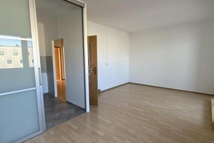 2-Zimmerwohnung mit Balkon und Aufzug zimmer