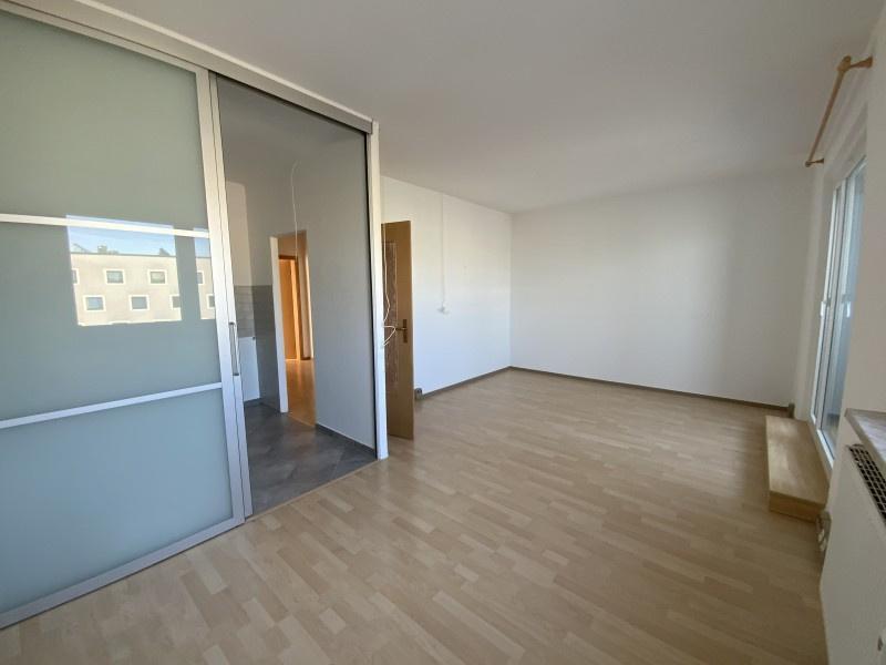2-Zimmerwohnung mit Balkon und Aufzug zimmer